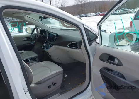 2017 Chrysler Pacifica Touring-L Plus из США, поврежденный, VIN 2C4RC1EG0HR507685